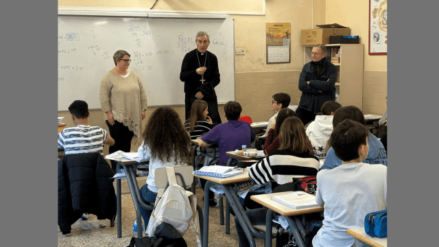 Mons. Javier Vilanova visita l’escola FEP Tecla Sala de l’Hospitalet